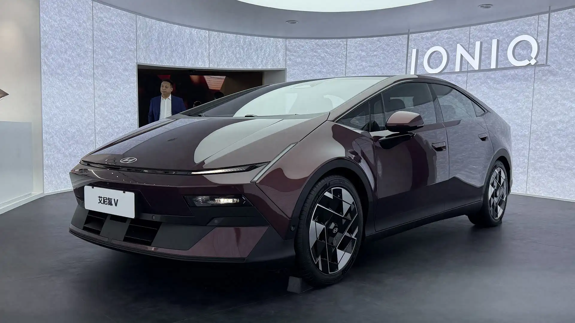 Hyundai Ioniq V Exterior