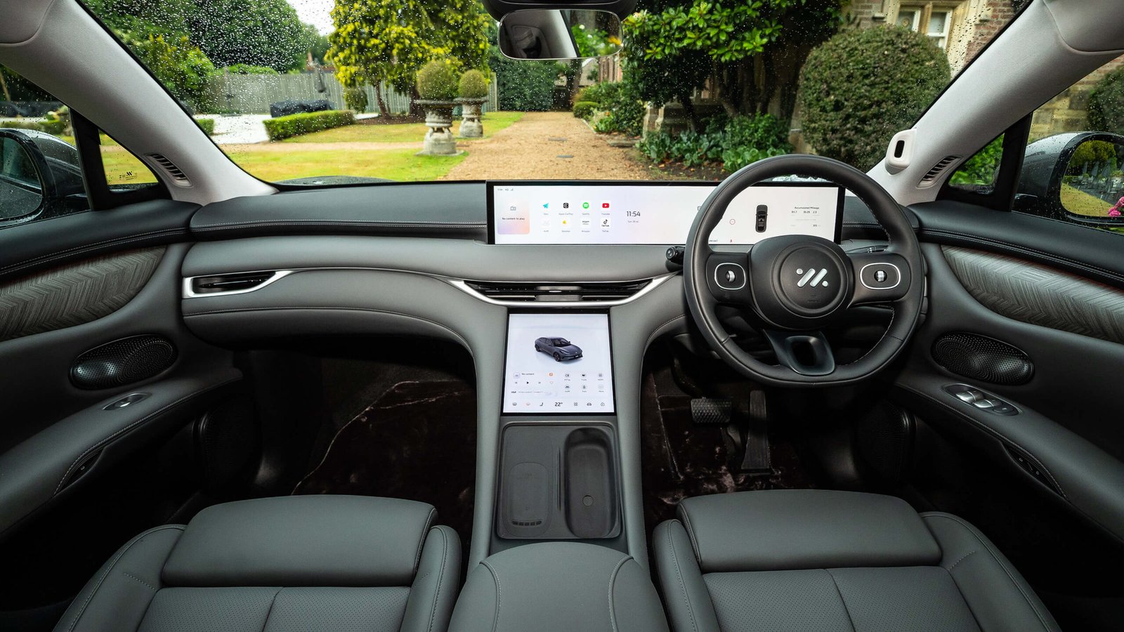IM6 Electric SUV Interior