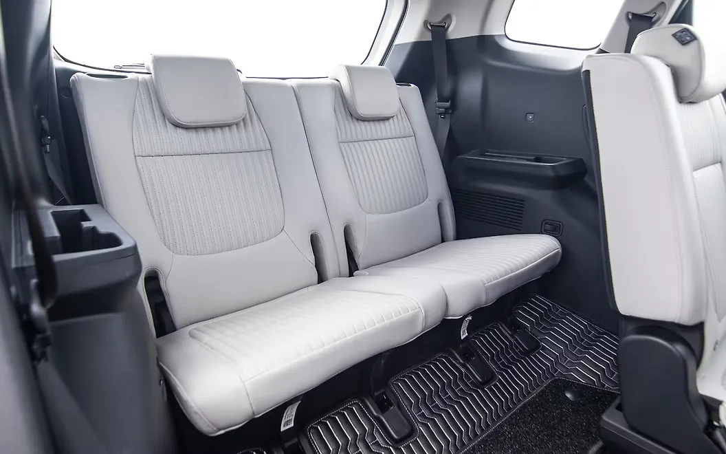 Kia Carens Clavis Cabin
