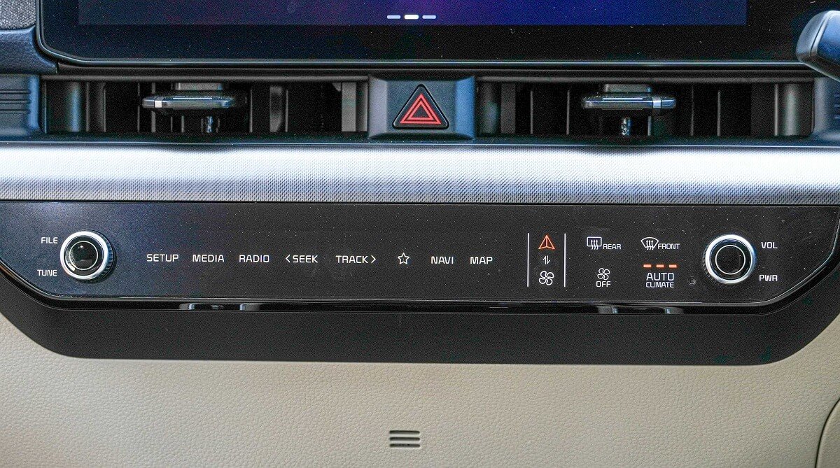 Kia Carens Clavis Controls
