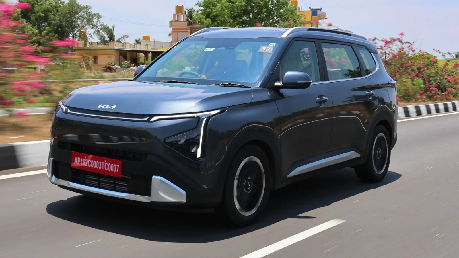 Kia Carens Clavis Driving