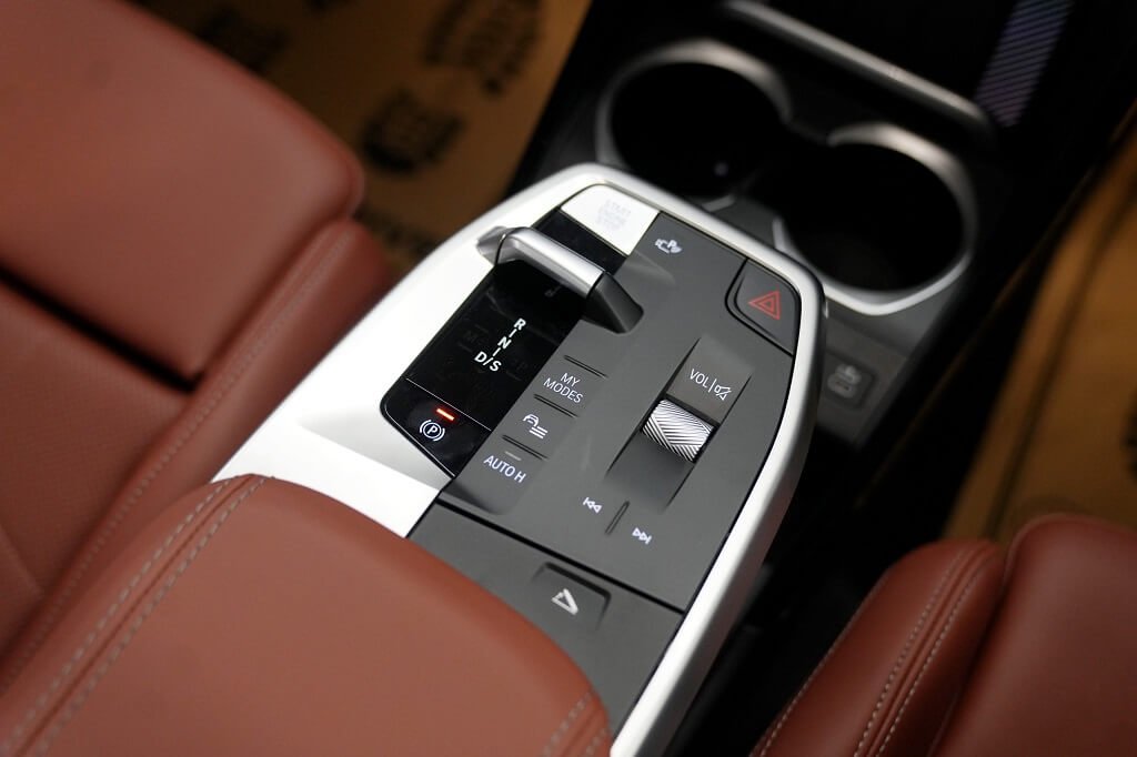 BMW X1 LWB Key Features Equipment